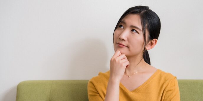 思案する女性