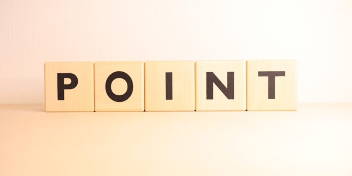 「POINT」と書かれた木製ブロックが横一列に並ぶ画像