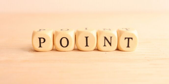 「POINT」と書かれたキューブ型ブロックが横に並ぶ画像